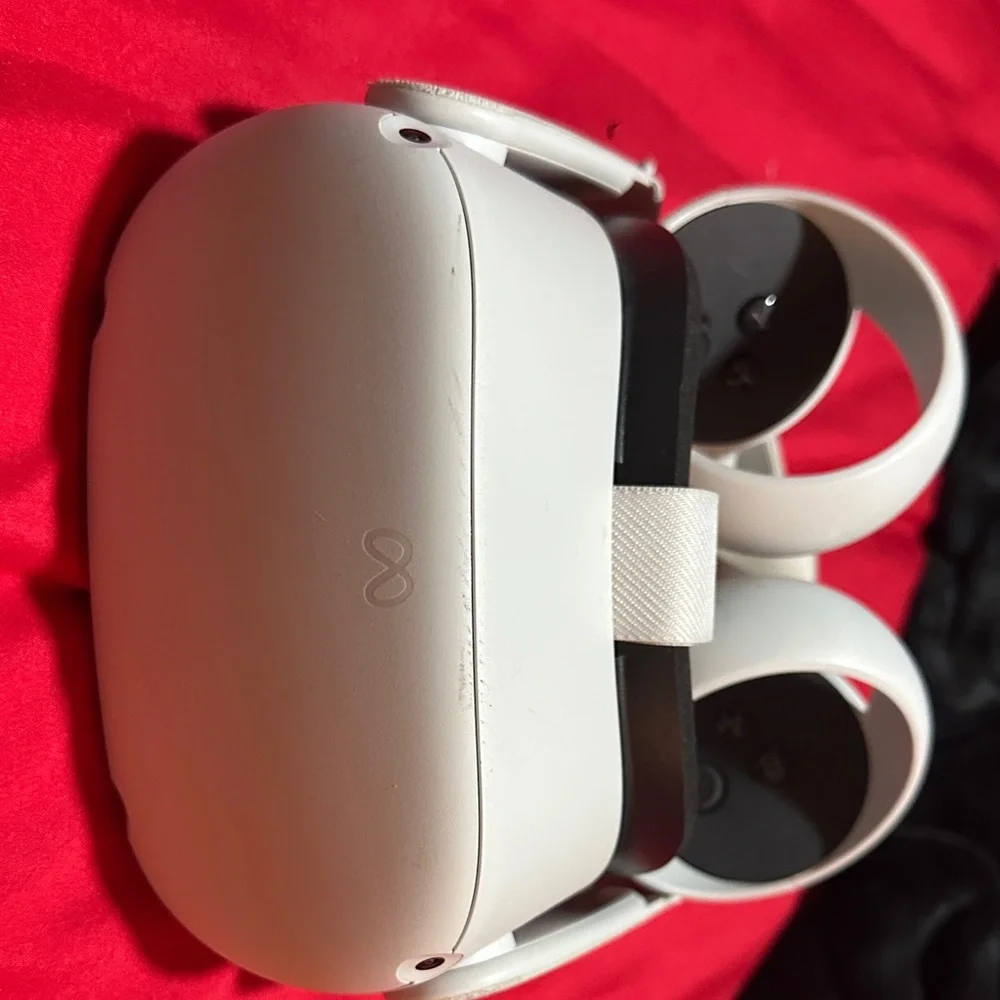 Oculus VR Headset with White Controllers